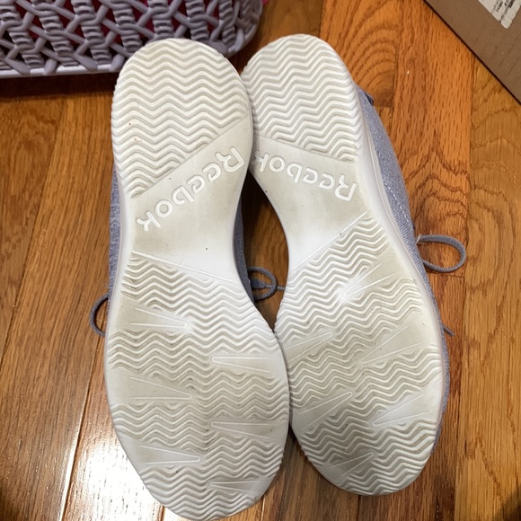 Size 8 Lavendar Reebok walking shoe - Picture 4 of 4